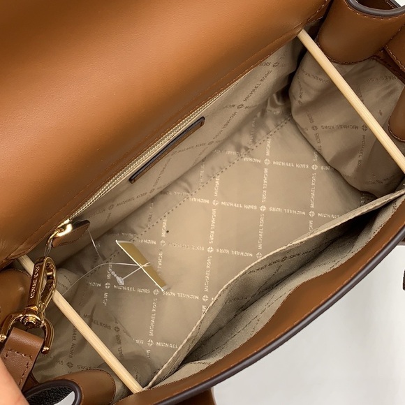 MICHAEL KORS
Carmen Medium Color-Block Logo Satchel color Brown signatur… - Picture 13 of 16